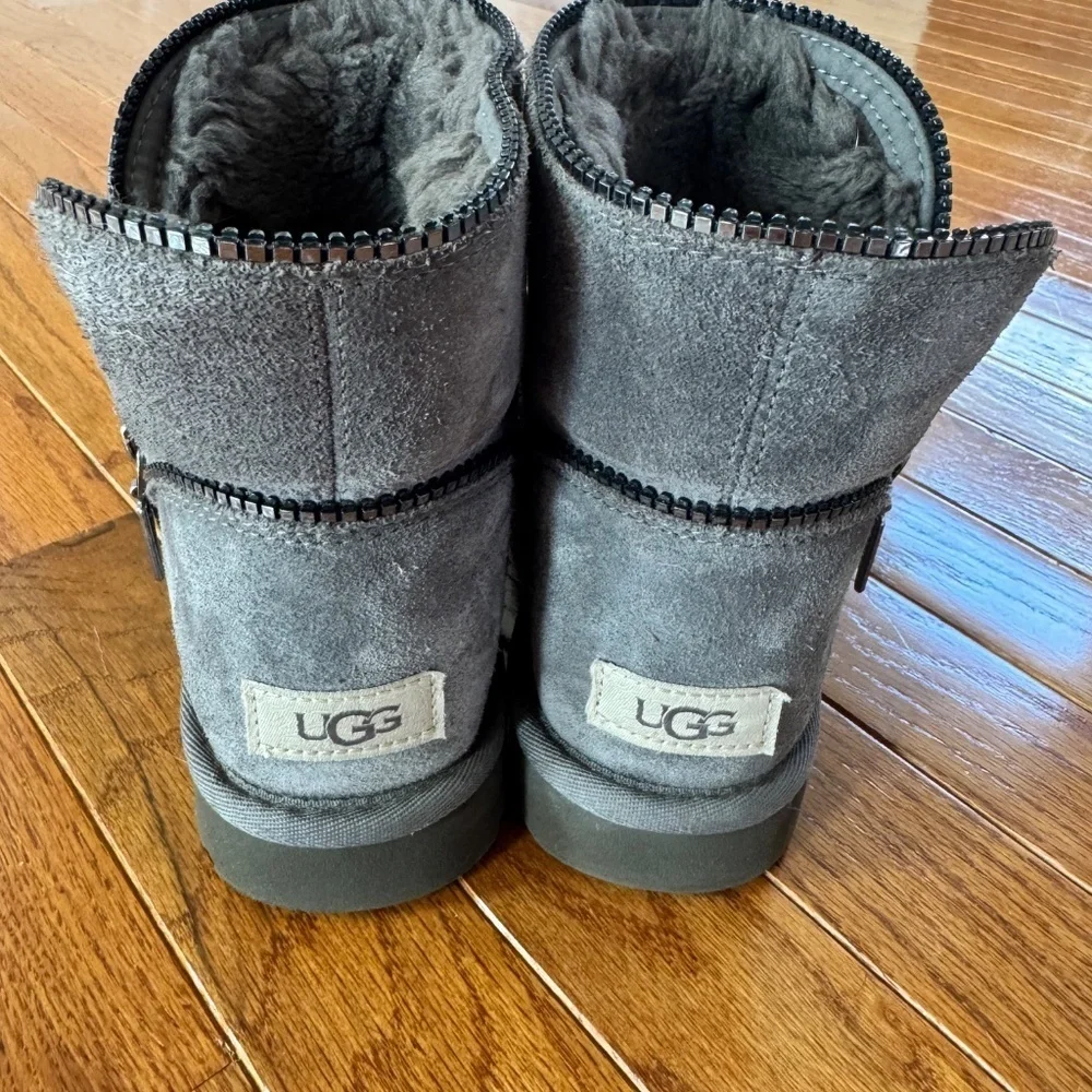 UGG Women's Mini Florence Boot, Charcoal Gray, Size 7